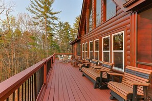 Property grounds - Blue Ridge Overlook Lodge | Blue Ridge, GA (Cherry Log)