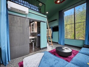 1 bedroom, desk, iron/ironing board, WiFi