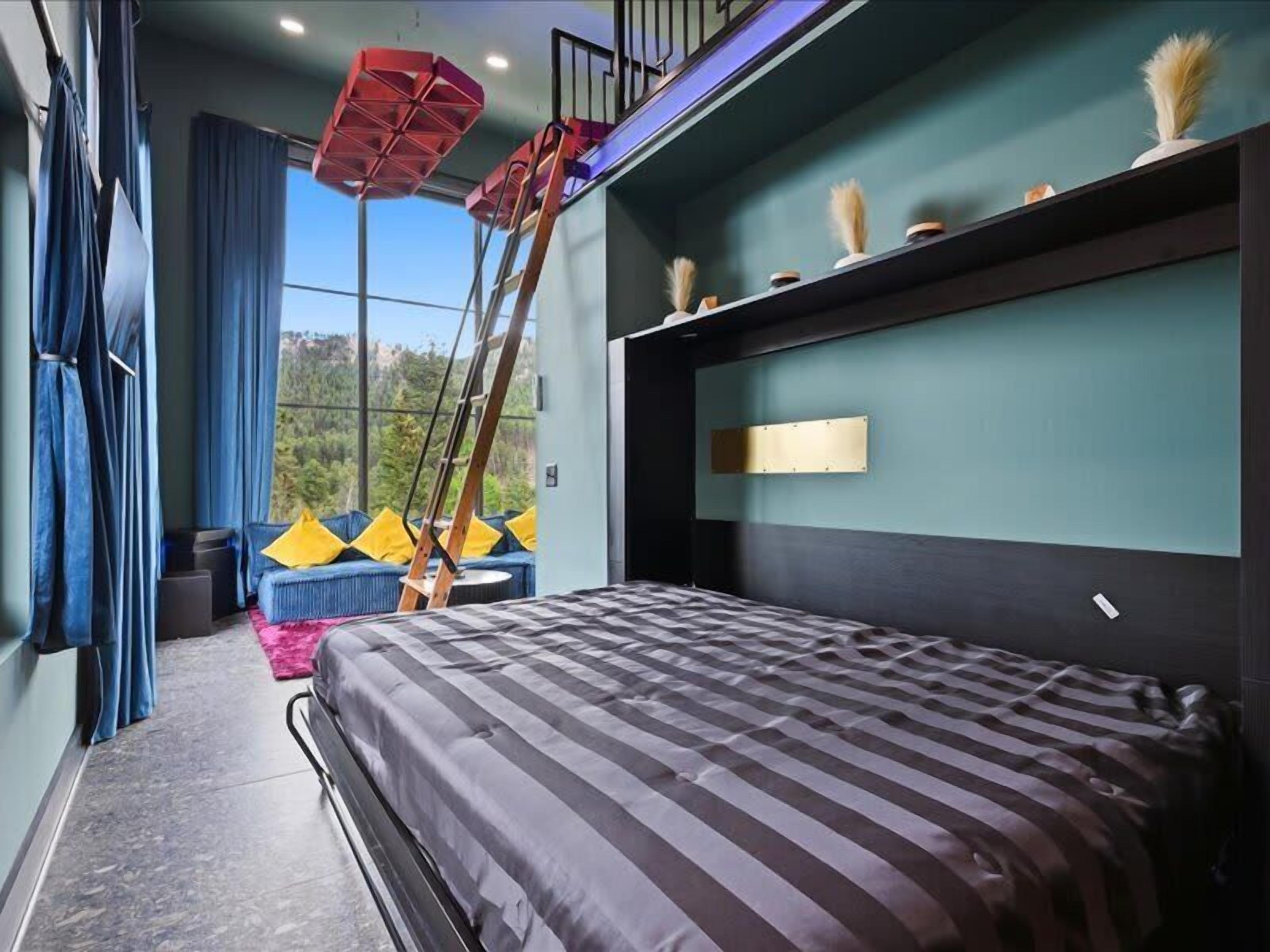 1 bedroom, desk, iron/ironing board, WiFi