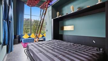 1 bedroom, desk, iron/ironing board, WiFi