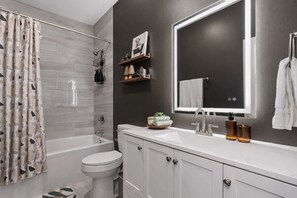 Hair dryer, towels, soap, toilet paper - Indy's Modern Muse: Top-rated home, Free Garage Parking and EV charger! (Indianapolis)