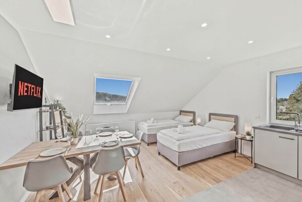 2 bedrooms, in-room safe, iron/ironing board, WiFi - 15Min Center | Landscape view - Modern & Quiet (Trierweiler)