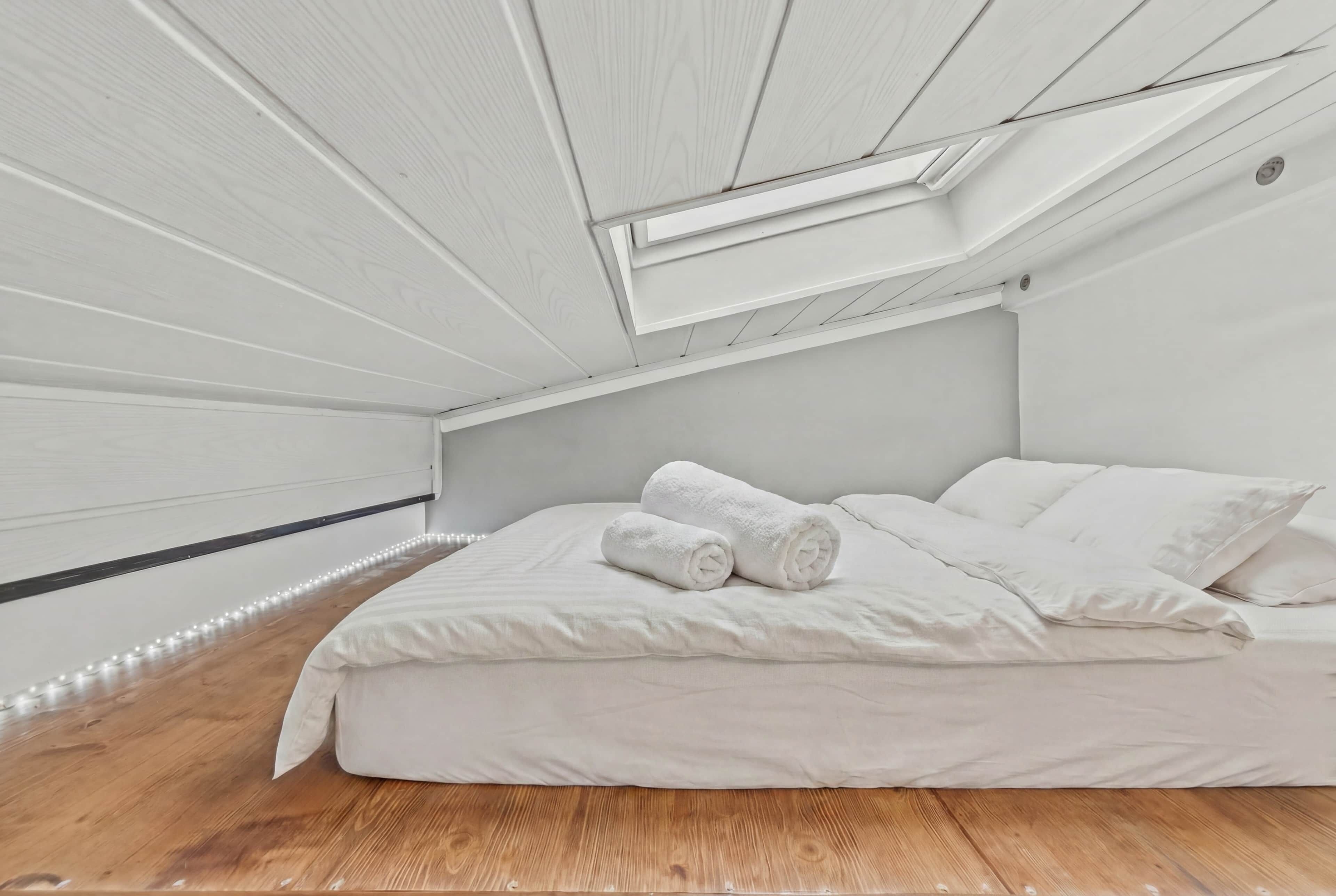 1 slaapkamer, een kluis op de kamer, een strijkplank/strijkijzer