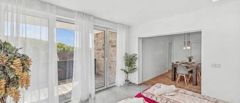 4 bedrooms, in-room safe, iron/ironing board, WiFi