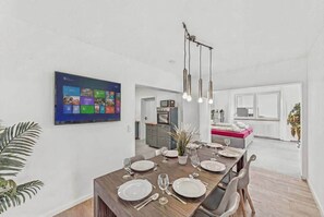 Dining - 15Min Center | Barrier-free - 60m² balcony & cinema (Trierweiler)