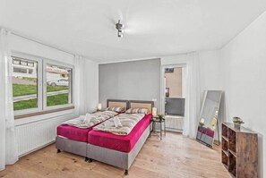 Room - 15Min Center | Barrier-free - 60m² balcony & cinema (Trierweiler)