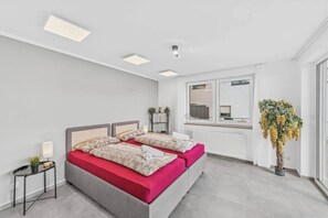 4 dormitoris, caixa forta a l'habitació i planxa i posts de planxar 