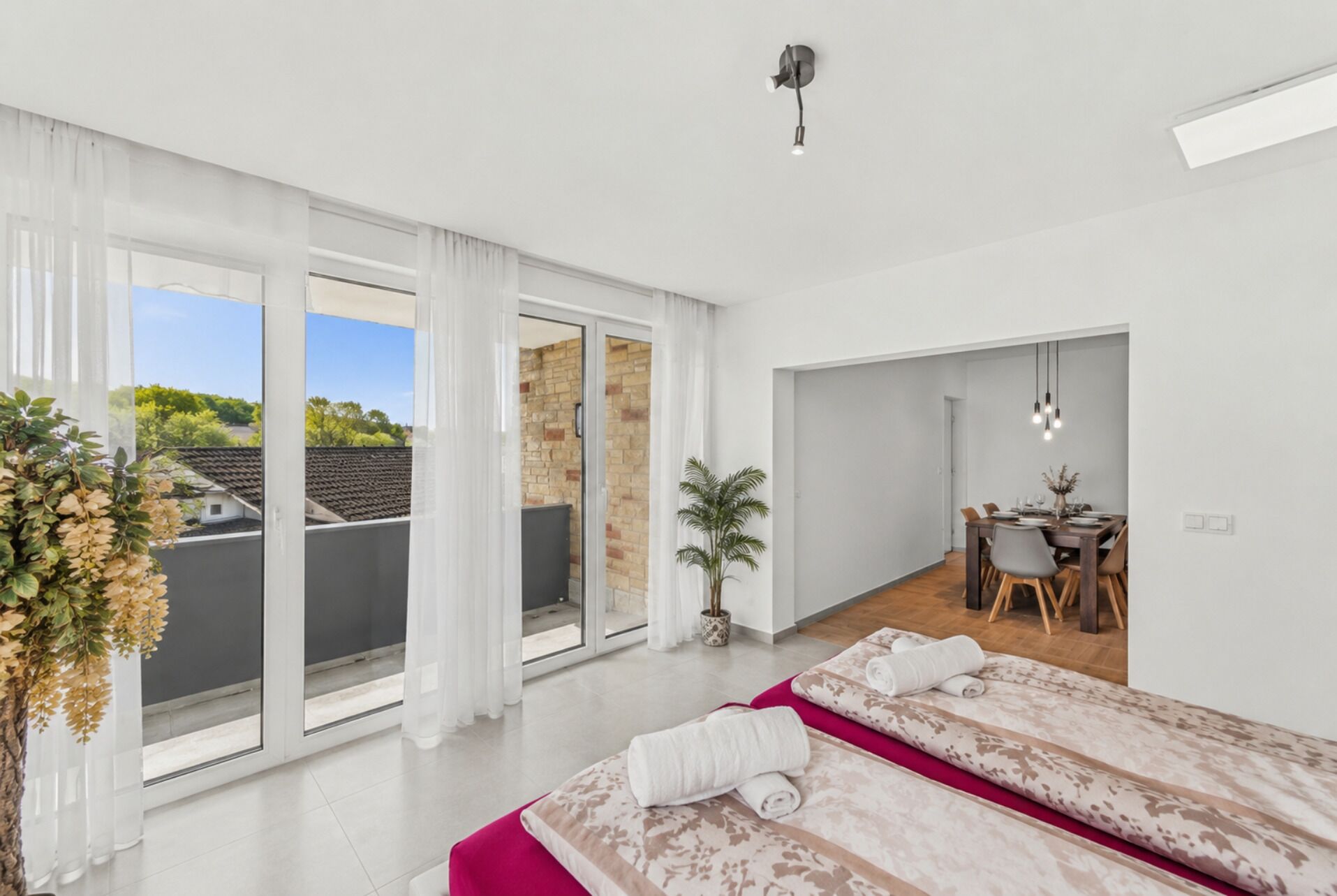 4 bedrooms, in-room safe, iron/ironing board, WiFi
