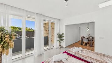 4 bedrooms, in-room safe, iron/ironing board, WiFi