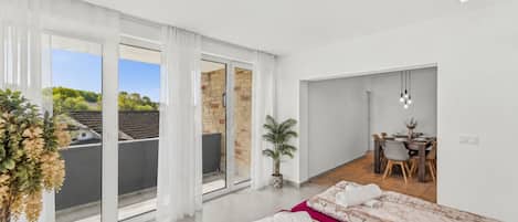 4 chambres, coffres-forts dans les chambres, fer et planche Ă repasser