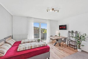Room - 15Min Center | Balcony & Grill - Cinema, Modern&Quiet (Trierweiler)