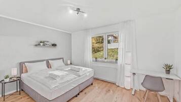2 Schlafzimmer, Zimmersafe, Bügeleisen/Bügelbrett, WLAN