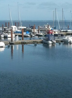 A marina with boats docked at wooden piers. - Peace and relaxation on the Baltic Sea between Boltenhagen and Wismar (Hohenkirchen, Meckl (Alt Jassewitz))