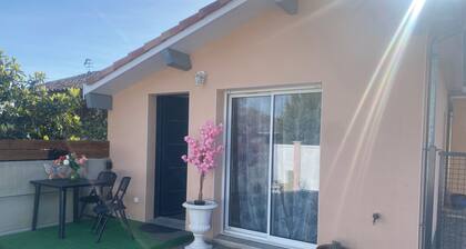 St Vincent de Paul maison T2 curistes de Dax st Paul les Dax secure parking lot