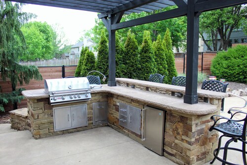 Gorgeous 5-bedroom house: private outdoor space with a pool and outdoor kitchen.