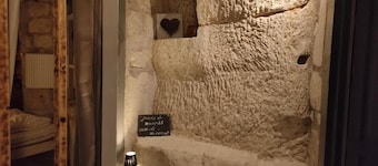 LES TROGLOS DE BEAULIEU