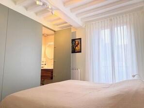 Room - L'Abreuvoir - Collection La 21ème Planche (Bayeux)