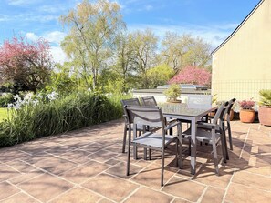 Outdoor dining - L'Abreuvoir - Collection La 21ème Planche (Bayeux)