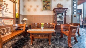 Dining - Luxury Deluxe DBL Retreat W/ Free WiFi and Parking (Bandung)