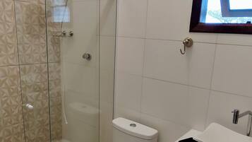 Combined shower/bathtub