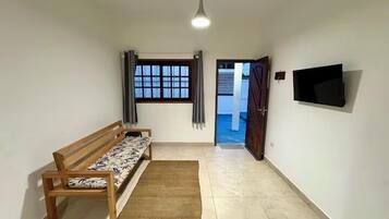 Family Townhome, 2 Bedrooms, Ground Floor | Living room