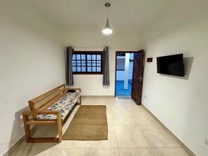 Family Townhome, 2 Bedrooms, Ground Floor | Living room - Casa Nova a 1 min da Praia (Ilha Comprida)