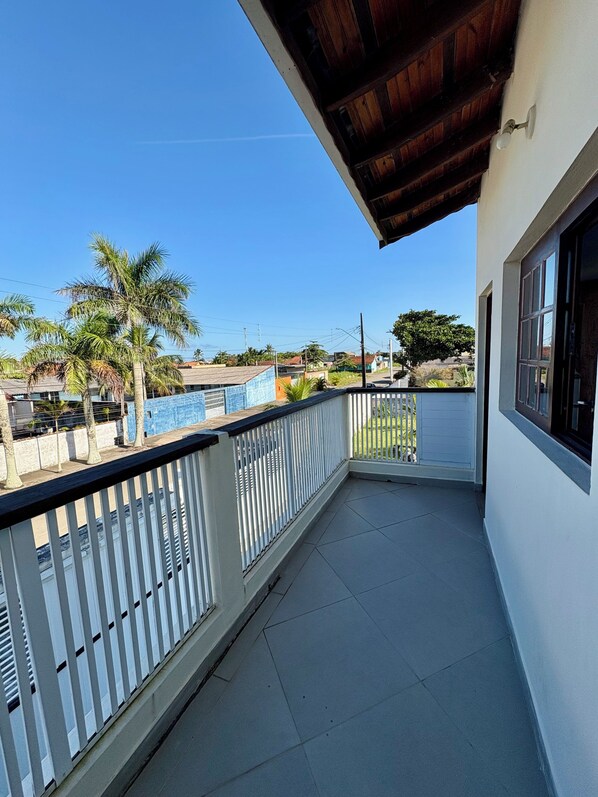Departamento superior, vista al jardín | Balcón