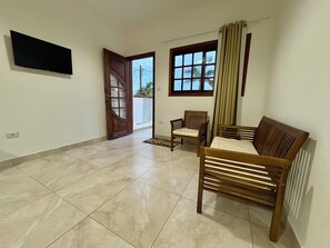 Superior Apartment, Garden View | Living room - Casa Nova a 1 min da Praia (Ilha Comprida)
