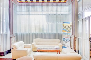 Interior - Family Friendly Luxury Suite with Free WiFi (Banda Aceh)