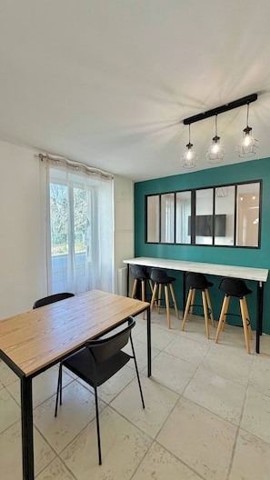 Dining - House 3 bedrooms - Sleeps 8 - 15 Minutes from Bayonne (Urt)
