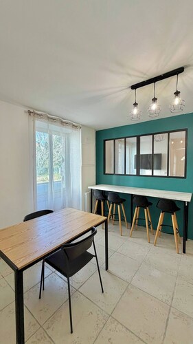 3 bedroom house - sleeps 8 - 15 minutes from Bayonne