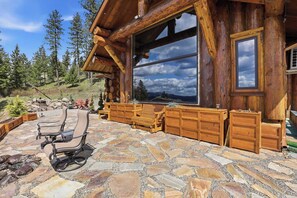 Terrace/patio - Cozy Lakeview Log Cabin (Harrison)