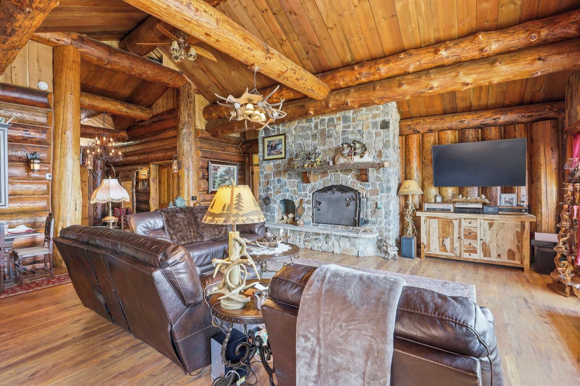 TV, fireplace, offices