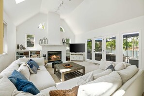 TV, fireplace, DVD player, offices - Coeur d'Alene's Paradise Found (Coeur d'Alene)
