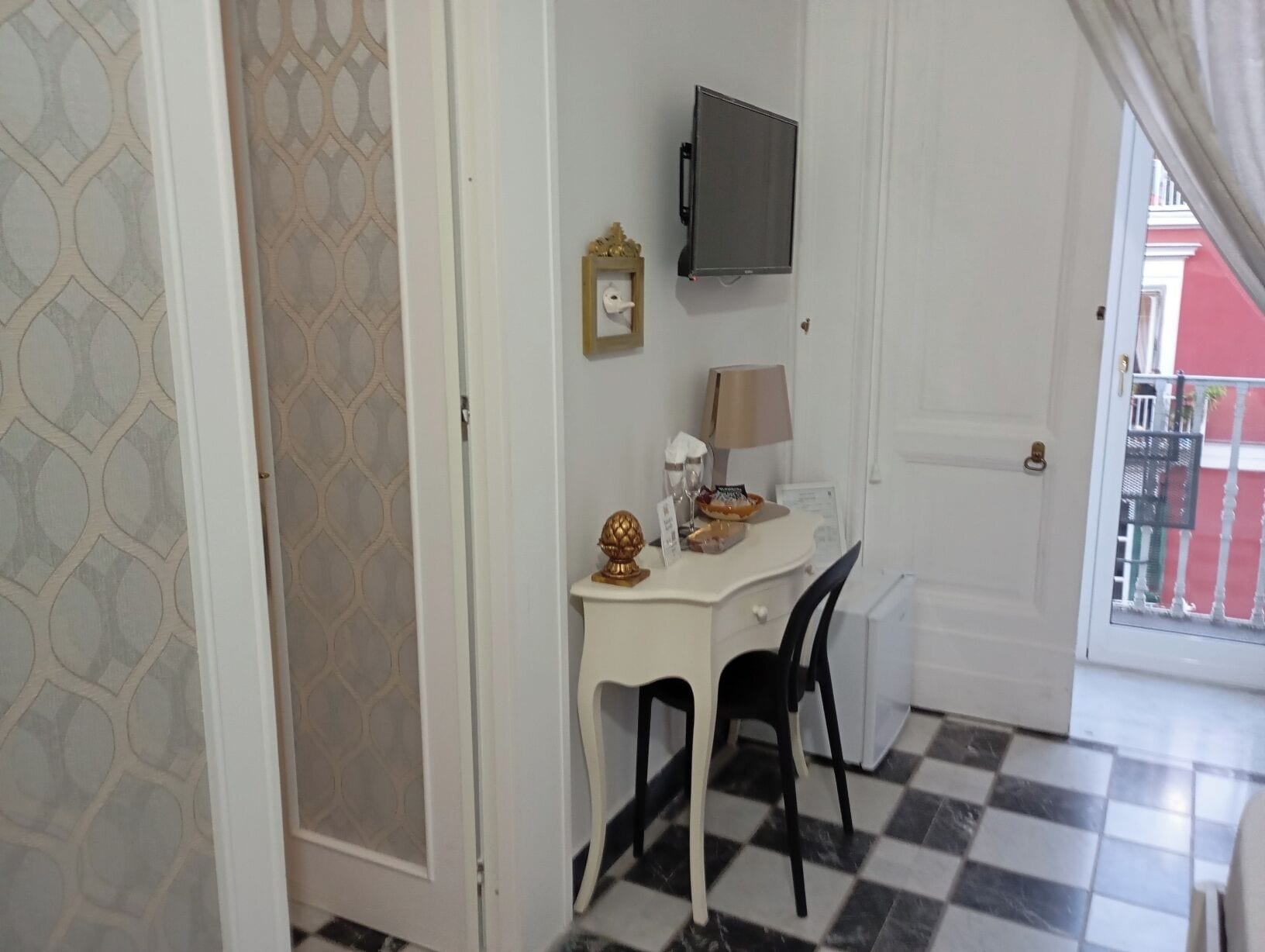 Double Room, Balcony, City View | Dining
