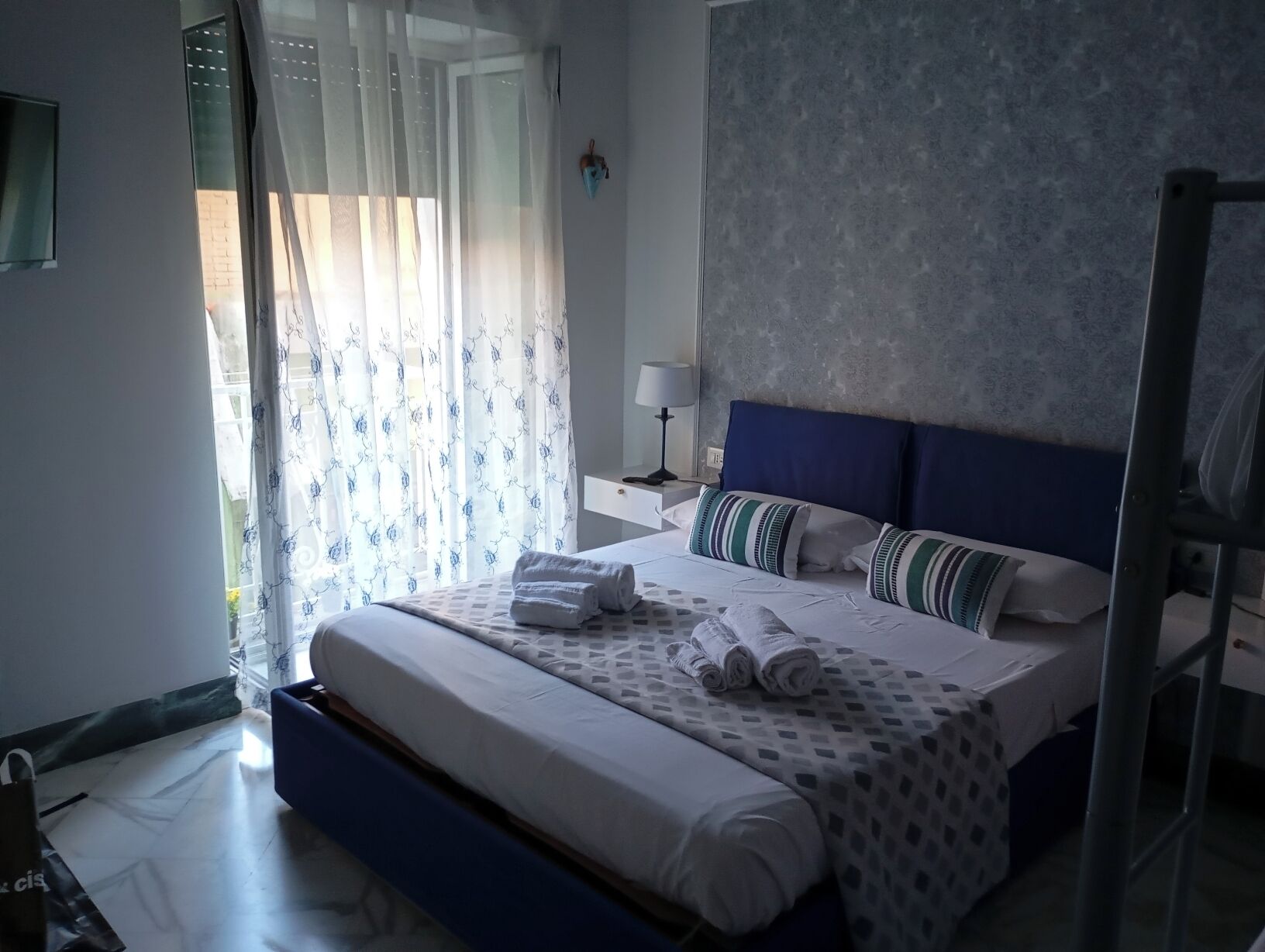 In-room safe, free WiFi