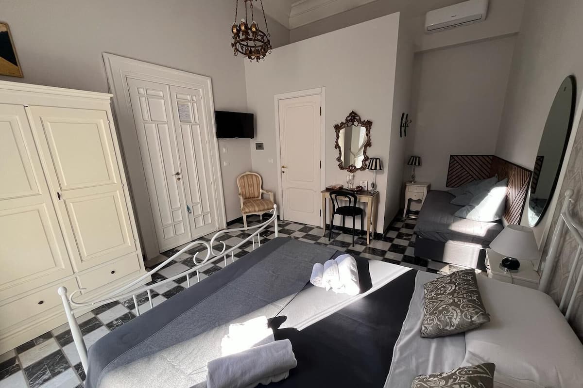 Superior Triple Room, Balcony, City View