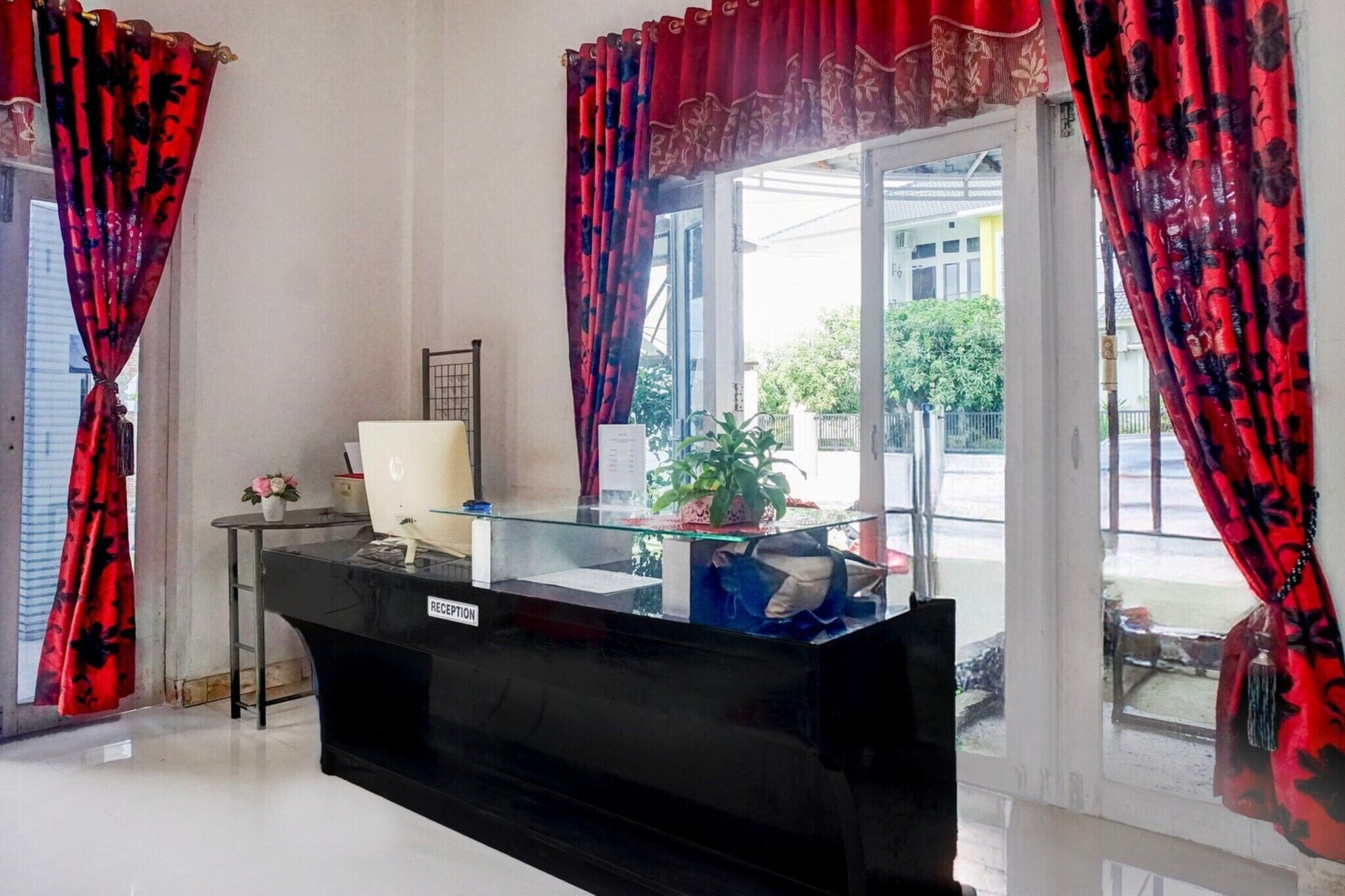 Entrance / Reception