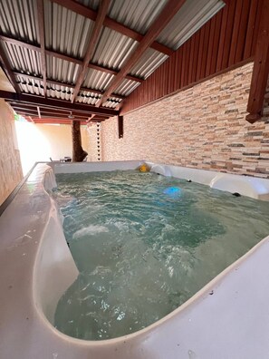 Indoor spa tub - Cozy house a few minutes from HOMS (Santiago de los Caballeros)
