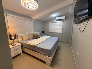 3 chambres, fer et planche à repasser, Wi-Fi, draps fournis