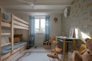 Room - Character house in the heart of Marseille with sunny garden in absolute calm (Marseille)