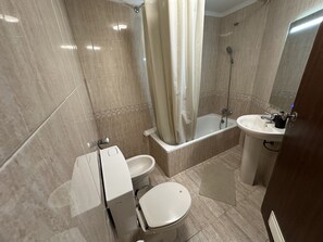 Hair dryer, towels - 2-bedr. apartment Palhinhas Historic Center 5 min. away (Albufeira)