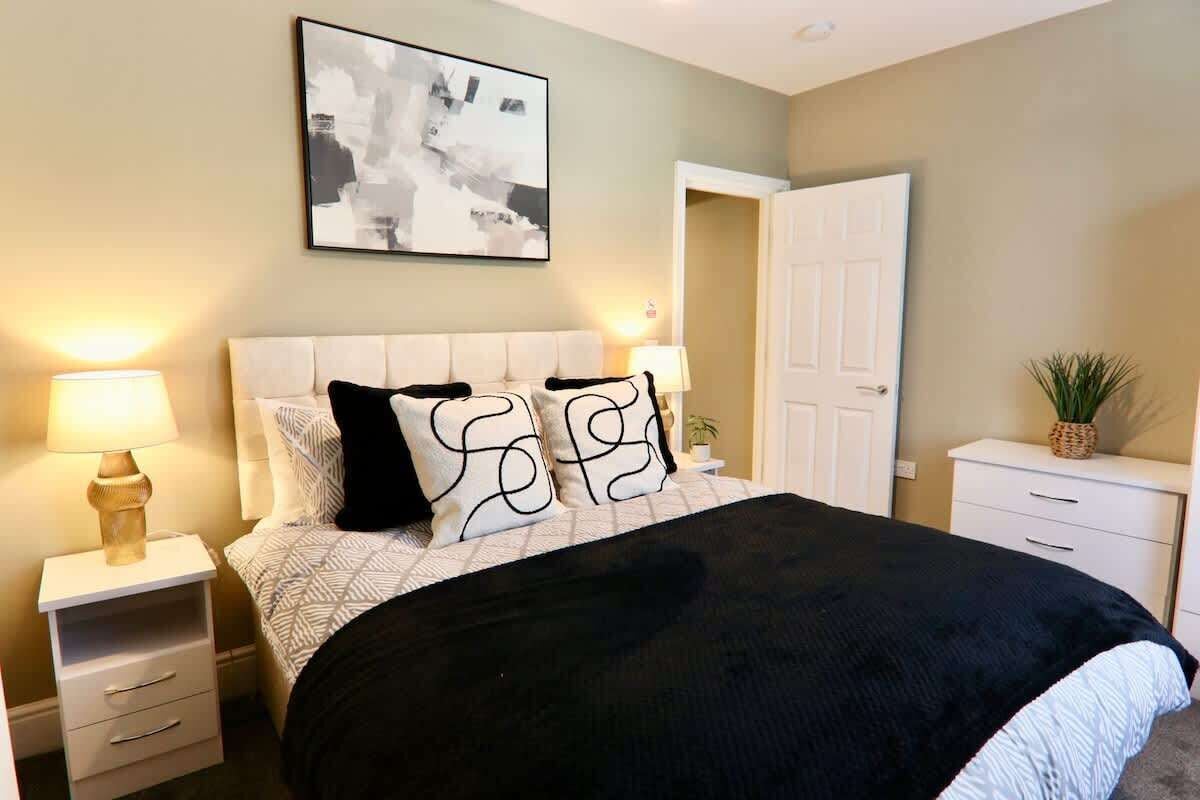 2 bedrooms, iron/ironing board, free WiFi, bed sheets