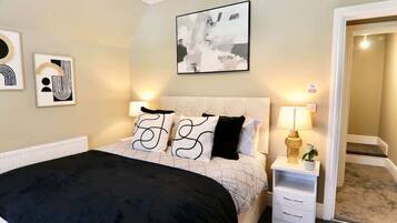 2 bedrooms, iron/ironing board, free WiFi, bed sheets