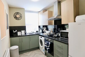 Fridge, microwave, oven, coffee/tea maker
