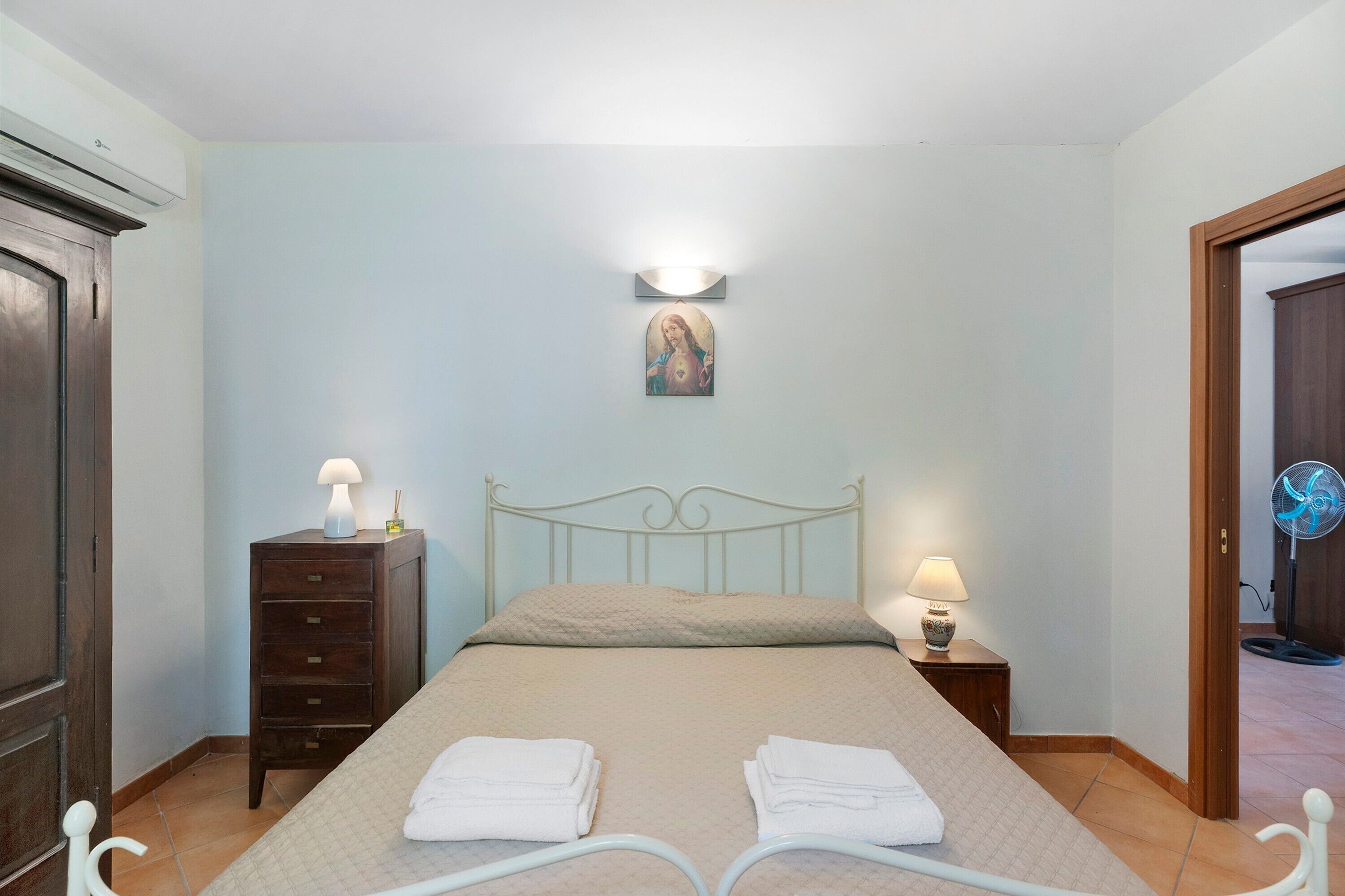 2 chambres, fer et planche à repasser, Wi-Fi, draps fournis