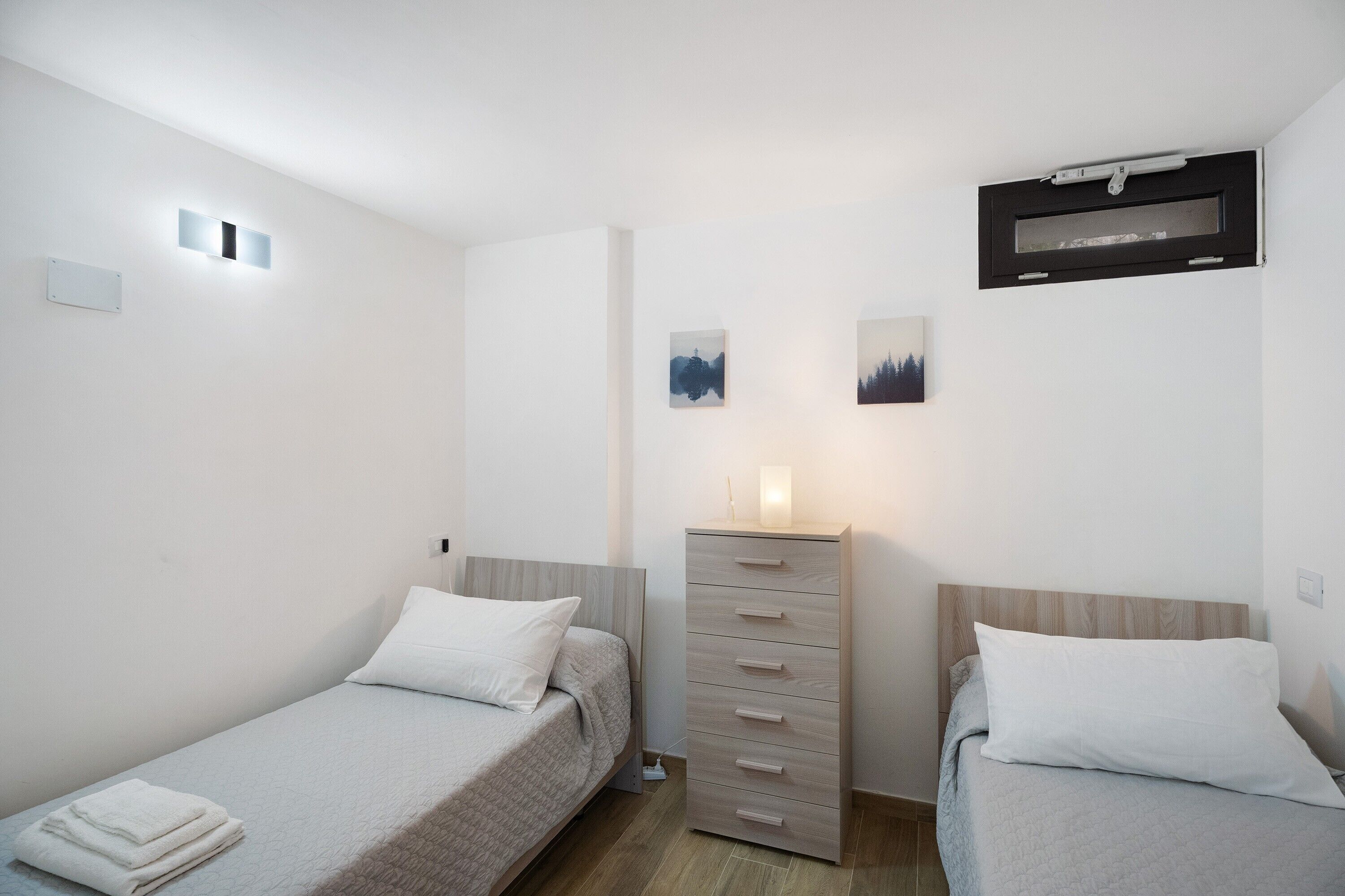 2 slaapkamers, een strijkplank/strijkijzer, wifi, beddengoed
