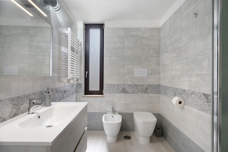 Shower, hair dryer, towels. Apartment 'Borgo San Martino 1' with Mountain View, Balcony & Wi-Fi