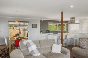 Living area - Blue Hills Retreat in Leafy Rangeville (Rangeville)