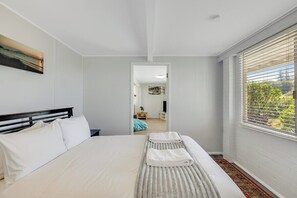 Room - Blue Hills Retreat in Leafy Rangeville (Rangeville)